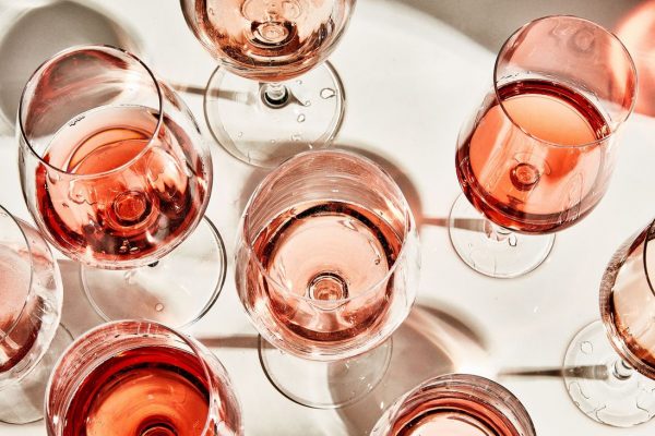 Розовые вина – виды и особенности